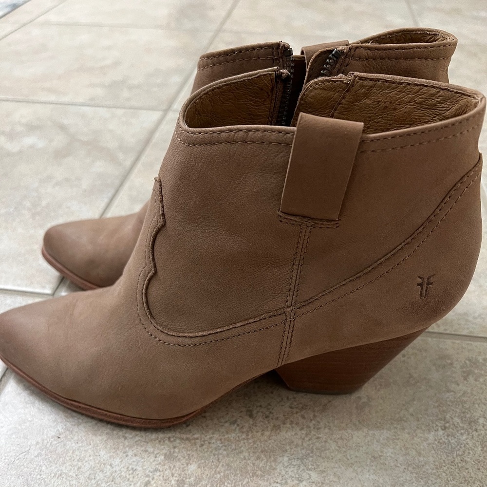Frye retina booties